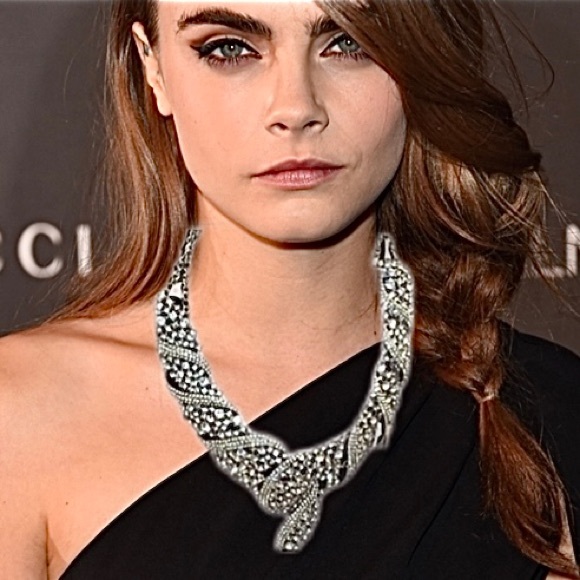 Perfume bottle is a symbol of love, emotion, & sentiment (French) - Picture 16 of 16